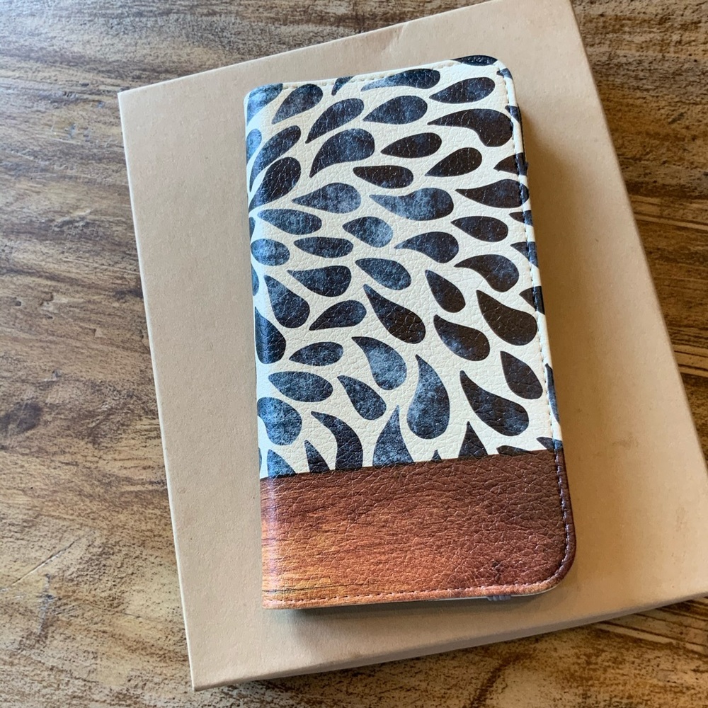 IPhone 11 Pro Folio Wallet in Satin Brown/Black
